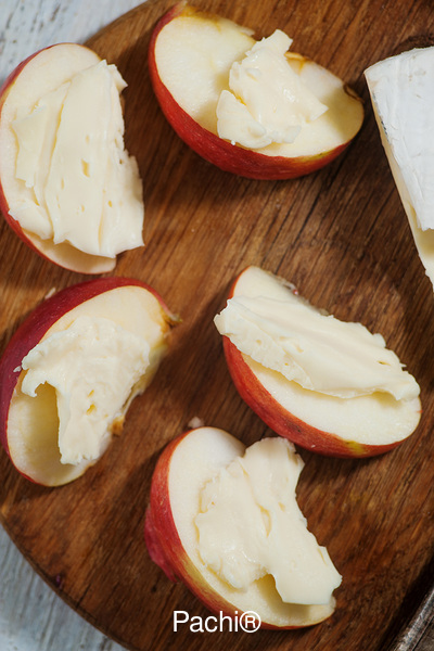 Snack o Bocadillo de Manzana con Queso Brie y Nueces